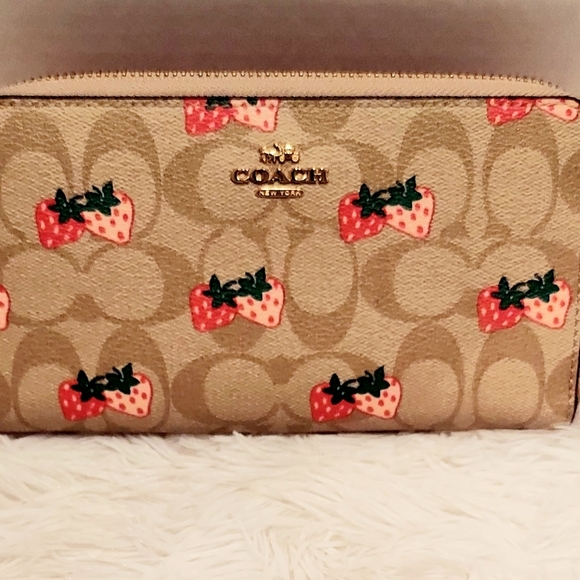 Coach Wallet - Picture 6 of 8